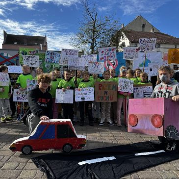 Europejski Tydzień Mobilności w Lubaniu. Uczniowie „Dwójki” zachęcali do walki ze smogiem